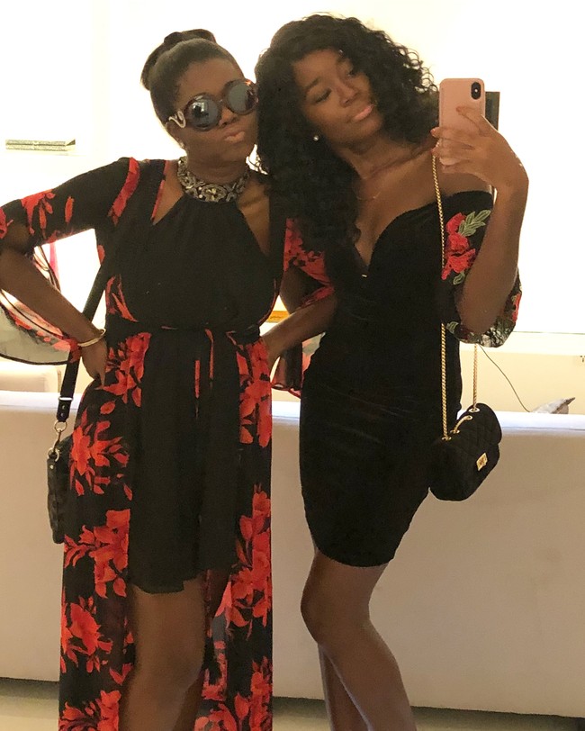 Hal yang sulit mengenai sekolah kedokteran adalah tidak semua orang benar-benar memahami apa yang kamu alami selama empat hingga lima tahun di sana. Jadi menjadikan ibuku sebagai orang yang bisa mengerti itu sangatlah hebat. Kamu hanya bisa mengandalkan satu sama lain di seluruh prosesnya, kata Jasmine. Foto: Instagram/@doctor.504