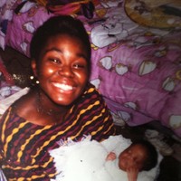 Pada usia 43 tahun Cynthia kemudian mendaftarkan dirinya di University of Medicine and Health Sciences di Pulau Karibia St. Kitts. Sang anak, Jasmine yang saat itu sudah masuk di bangku perkuliahan lalu merasa terinspirasi oleh ibunya. Foto: Instagram/@dr.kudji.sylvester