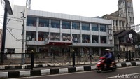 Tak sedikit factory outlet yang tutup imbas penerapan PSBB guna mencegah penyebaran virus Corona.