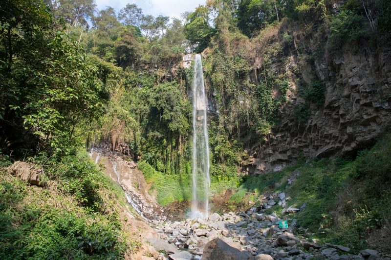 Air terjun Grojogan Sewu di Tawangmangu, Karanganyar, Jawa Tengah.