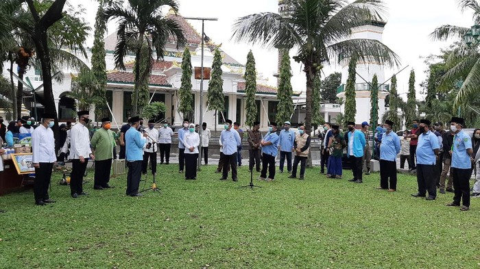 Gubernur Sumsel Herman Deru di Masjid Agung (Raja Adil-detkcom)