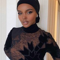 7. Tahun ini ada beberapa wanita berhijab yang menjadi nominator wanita tercantik versi TC Candler. Salah satu yang masuk 10 besar adalah Halima Aden yang dulu berprofesi sebagai model namun kini telah memutuskan untuk pamit dari modeling karena masalah keyakinannya. Foto: Dok. Instagram @halima.
