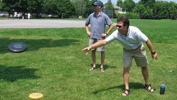 Frisbe mana yang benar-benar melayang? Foto: Brightside