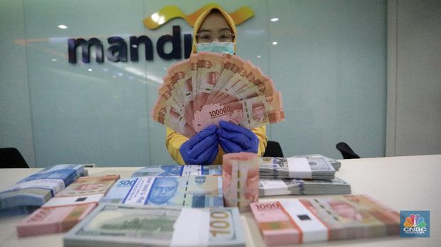 Ilustrasi Rupiah dan dolar (CNBC Indonesia/Andrean Kristianto)