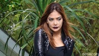 Irma tampil dengan busana serba hitam dalam kesempatan tersebut. Pool/Noel/detikFoto.