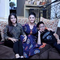 Sebelum bersiteru di media sosial, Krisdayanti kerap berbagi unggahan foto kebersamaan dengan anak sulungnya dari pernikahannya dengan Anang Hermansyah itu. Foto: dok. Instagram @krisdayantilemos