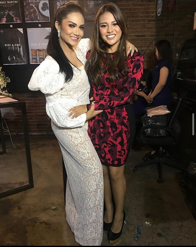 Beberapa waktu lalu Aurel dan Azriel pun sempat mengungkapkan kekecewaan karena Krisdayanti tidak hadir di pesta ulang tahun Arsya, anak kedua Anang dan Ashanty. Aurel dan Azriel menyayangkan sikap KD karena mereka selalu hadir di acara yang diadakan KD.  Foto: dok. Instagram @krisdayantilemos