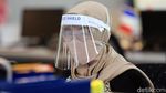 Masker hingga Face Shield jadi Aksesoris Wajib Para Pekerja