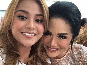 Aurel Hermansyah Positif Corona Jelang Nikah, Krisdayanti Beri Dukungan