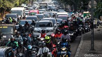 Kemacetan mulai terlihat sejak gerbang tol Lebak Bulus (perempatan FedEx) Lebak Bulus.
