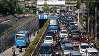 Jalan TB Simatupang Lebak Bulus yang mengarah ke Pondok Indah macet sekitar pukul 08.30 WIB.