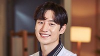 Sehari sebelum melakukan syuting untuk acara, film, atau drama, Lee Je Hoon akan diam di rumah seharian demi berusaha fokus dan mempersiapkan diri semaksimal mungkin. (Foto: Istimewa)  
