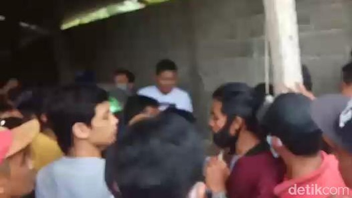 lomba burung di banyuwangi dibubarkan polisi