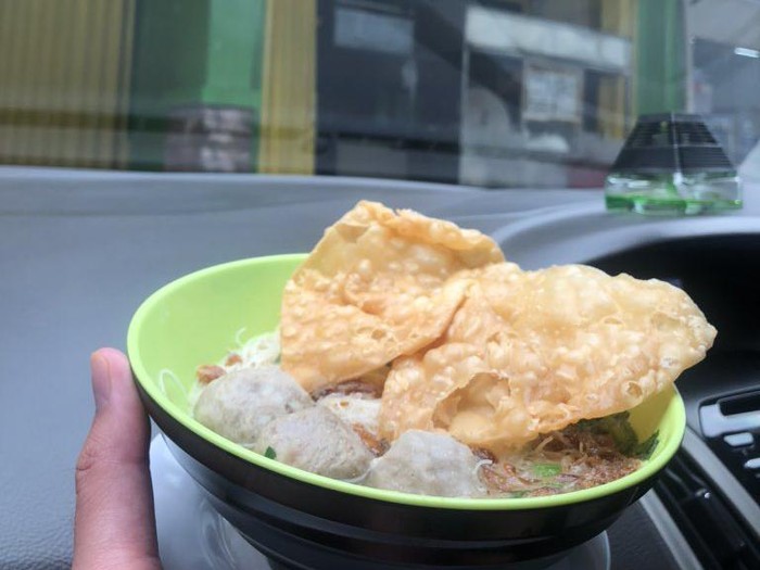 Makan di mobil Makan di mobil