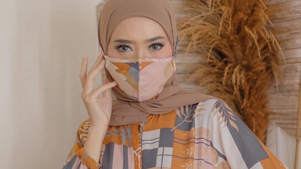 New Normal, Ini 10 Inspirasi OOTD Hijab Pakai Masker Kain Ala Selebgram
