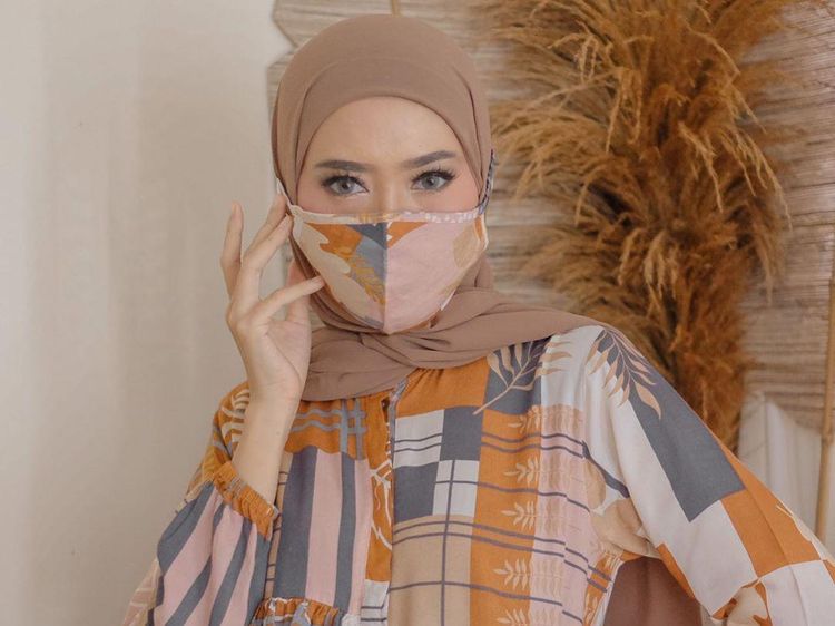 New Normal, Ini 10 Inspirasi OOTD Hijab Pakai Masker Kain Ala Selebgram