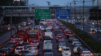 Seperti diketahui, pembatasan kendaraan dengan sistem ganjil-genap di DKI Jakarta untuk sementara tak diberlakukan selama sepekan ke depan di masa transisi pembatasan sosial berskala besar (PSBB).