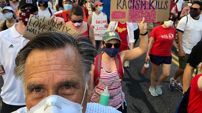 Mitt Romney ikut aksi mendukung gerakan Black Lives Matter