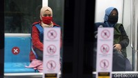 MRT Jakarta tetap menerapkan protokol kesehatan seperti physical distancing atau pembatasan fisik.