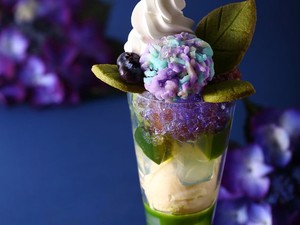 Cantik! Parfait Tema Bunga Hortensia Buatan Kedai Teh Berusia 188 Tahun