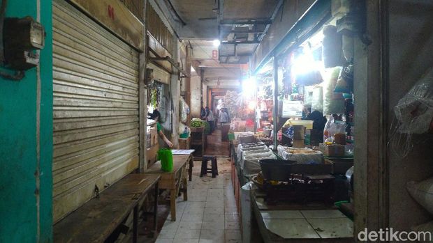 Pasar Cileungsi Bogor dibatasi jam operasionalnya setelah menjadi klaster penyebaran virus Corona (Sachril Agustin/detikcom)