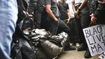Patung Pedagang Budak di Inggris Dirobohkan Demonstran Anti Rasisme