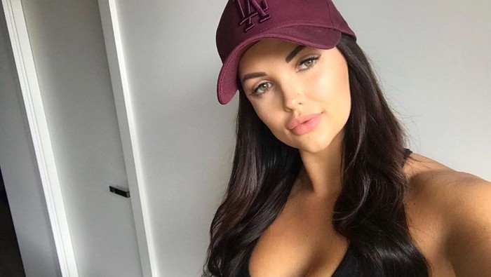 Pebalap wanita banting setir jadi artis porno Pebalap wanita banting setir jadi artis porno