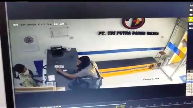 Pecatan polisi ditangkap usai bawa kabur uang Rp 10 juta milik money changer (dok. Istimewa)