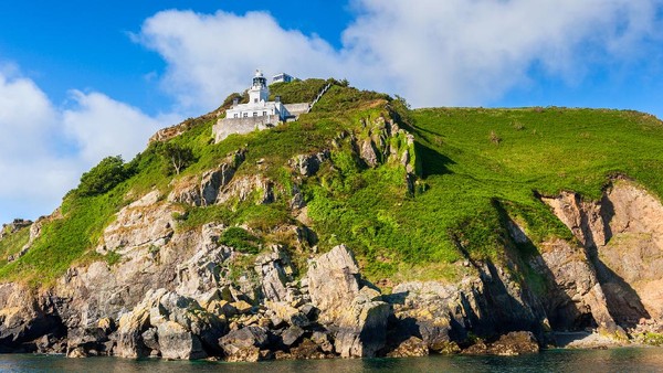 Lokasinya ada di pulau Sark yang masuk dalam gugusan Kepulauan Channel, Inggris. Luas pulau ini hanya 5,4 kilometer persegi dengan penduduk kurang dari 500 orang. (Getty Images/iStockphoto/Allard1) Lokasinya ada di pulau Sark yang masuk dalam gugusan Kepulauan Channel, Inggris. Luas pulau ini hanya 5,4 kilometer persegi dengan penduduk kurang dari 500 orang. (Getty Images/iStockphoto/Allard1)