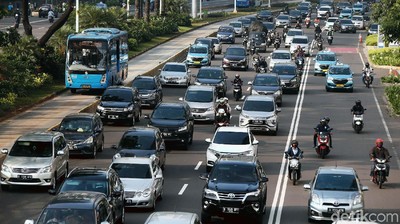 Perkantoran di DKI Mulai Buka, Jalan Sudirman Macet