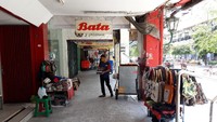 Normalnya, para PKL akan berjualan sampai jam 10 malam. Sekarang tidak tentu, terkadang menjelang sore mereka sudah tutup atau paling malam yaitu setelah isya.
