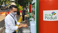 PLN membagi sistem bekerja dari kantor pada masa new normal ke dalam tiga fase. Pada fase pertama, PLN tetap membatasi jumlah pegawai non kritikal dan pegawai khusus yang dapat bekerja dari kantor sebesar 35 persen. Pada fase kedua, PLN akan menambah jumlah pegawai non kritikal dan pegawai khusus yang dapat bekerja dari kantor sebesar 50 persen. Sementara pada fase ketiga, jumlah tersebut ditambah hingga 75 persen. Setiap tahapan akan dilaksanakan maksmial selama tiga puluh hari.