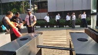 Pada tahapan new normal, PLN tetap akan membatasi perjalanan dinas, khusus keadaan darurat dan atau sesuai persetujuan Pimpinan Unit dengan mengikuti prosedur COVID-19 yang diatur oleh pemerintah. Pegawai juga diminta tetap mengoptimalkan komunikasi melalui media virtual. Pertemuan secara tatap muka juga dibatasi dengan persetujuan Tim Manajemen Krisis Covid-19 PLN.