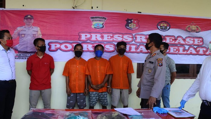 Kapolres Nias Selatan AKBP I Gede Nakti bersama para tersangka.