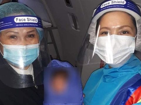 Pramugari bantu penumpang melahirkan di atas pesawat