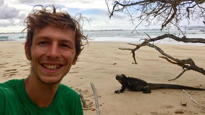 Pria bertemu satwa liar di Galapagos