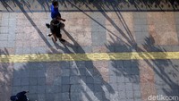 Tampak warga mulai beraktivitas normal.
