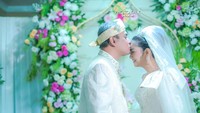 Selain itu Qory juga bercerita jika pernikahan tersebut adalah wasiat dari almarhum bundanya. Dok. Yudi Wasisto (Photo Talk Studio)