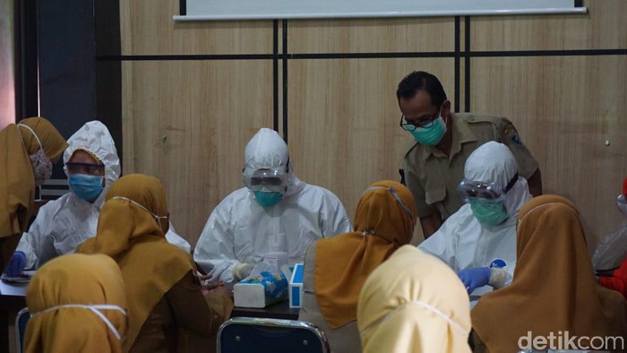 Rapid test karyawan Puskesmas Sayung II Demak, 8/6/2020