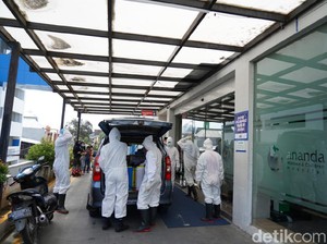 Kerap Diserang Hoax Corona, Relawan Mahasiswa Semangati Tim Medis di Makassar