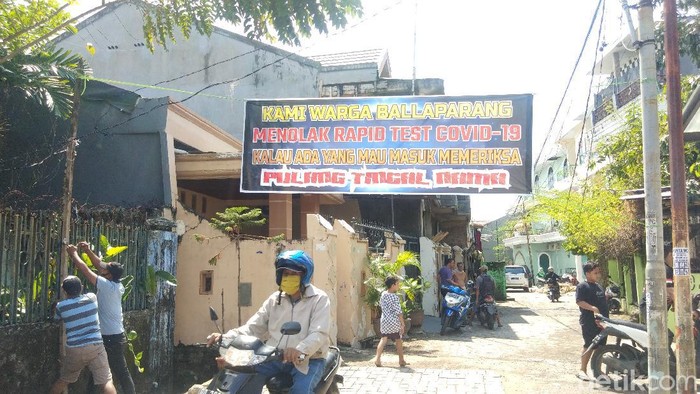 Sejumlah warga di Makassar menolak rapid test virus Corona (COVID-19) (Hermawan-detikcom).