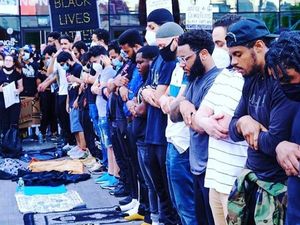 Kesaksian Imam Shamsi Ali soal Viral Peserta Aksi George Floyd Sholat