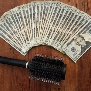 Sisir Unik Multifungsi, Bisa untuk Sisir Rambut dan Simpan Uang