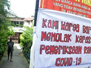 Spanduk Tolak Rapid Test Massal Mejeng di Makassar