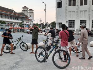 Melihat Ramainya Titik Nol Kilometer Yogyakarta Sore Ini