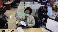 Beberapa pelayanan seperti pelayanan terpadu satu pintu (PTSP) mulai dibuka kembali tapi dengan membatasi jumlah kuota yang akan melakukan registrasi.