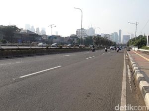 Kantor di DKI Mulai Buka, Lalu Lintas Jalan Gatsu Arah Grogol Lancar