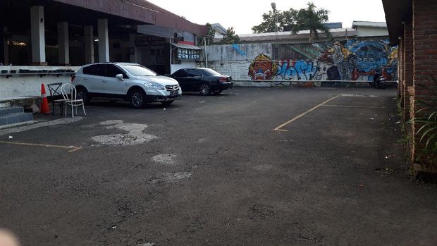 Suasana PSBB Transisi di Kawasan Pertokoan Kemang Jaksel
