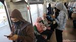 Terapkan Physical Distancing, Begini Suasana di Gerbong KRL