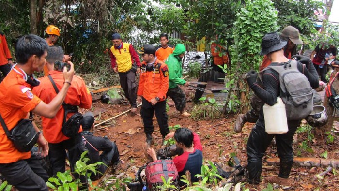 Tim SAR Temukan 5 Warga Hilang di Hutan Saluro